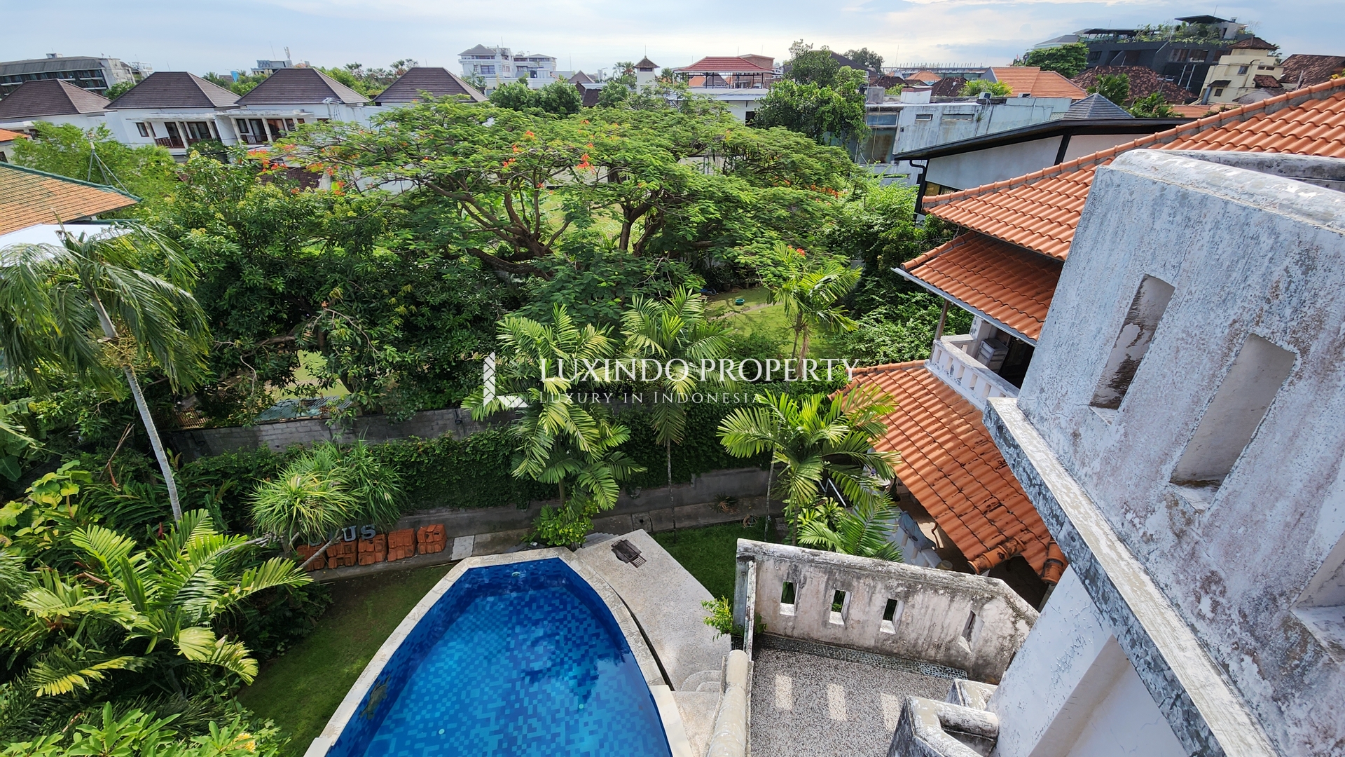 SEMINYAK - PRIVATE RESIDENCE IN PRIME LOCATION OFF PETITENGET (FHV483)